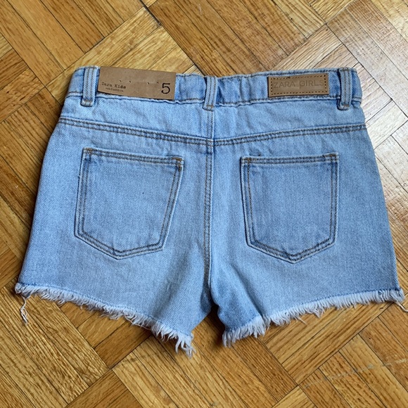 NWT Zara girls denim frayed “OH GIRL” shorts Size 5 - Picture 3 of 3